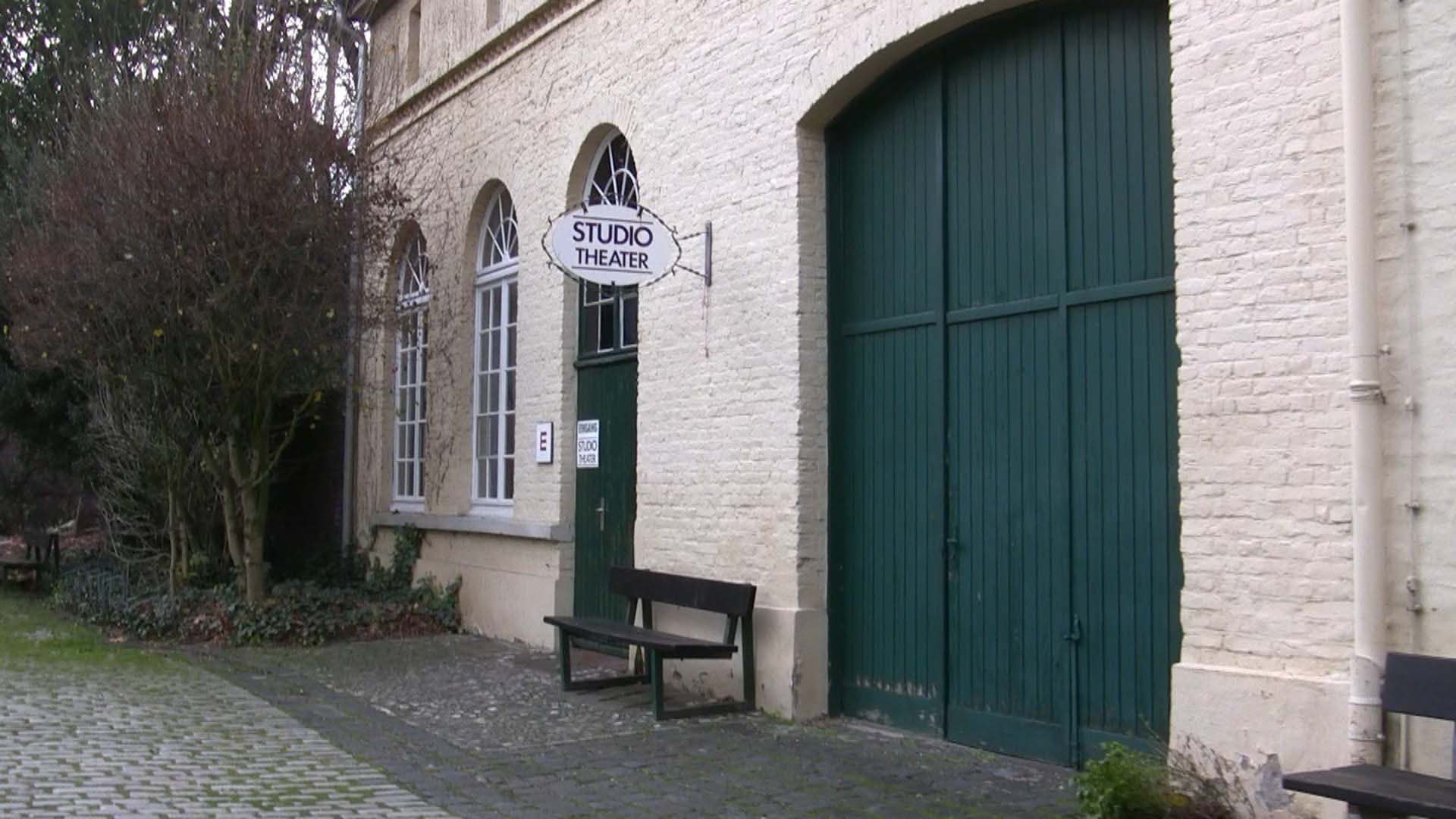 Photo der Eingangstür des Studiotheaters